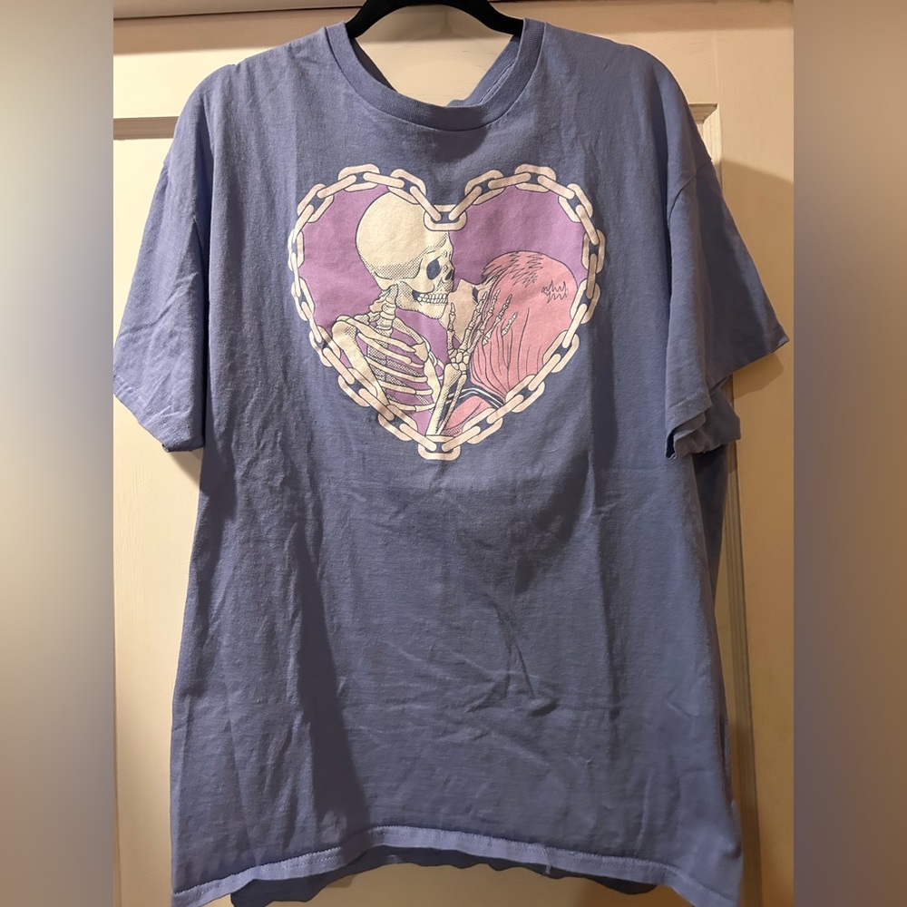 Purple Graphic T-Shirt with Skeleton Heart Design